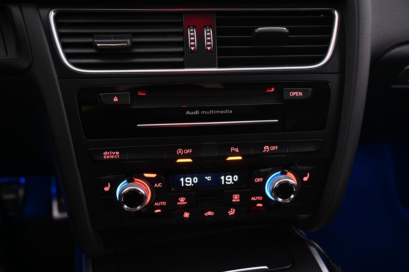 Audi A5 2016 Coupe 2.0 TFSI 165kW quattro S tronic S-Line *ACC/  Pa-lämmitin/  Nahka-alcantara/  Carplay/ Lasikattoluukku* - 2x hyvät renkaat / Juuri leimattu / Juuri huollettu / Kessy