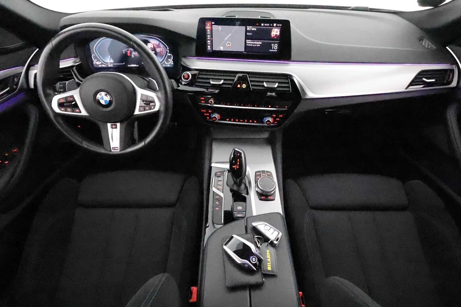 BMW 530 2020 G30 Sedan 530e xDrive A Charged Edition M Sport **ACC / Night Vision / 360° / HUD / H&K / Adapt.LED / Facelift** - 3,99 % KORKOTARJOUS TÄHÄN AUTOON 21.9. ASTI! - Kahdet renkaat aluvanteilla / Merkkihuollettu / Hyvät varusteet!