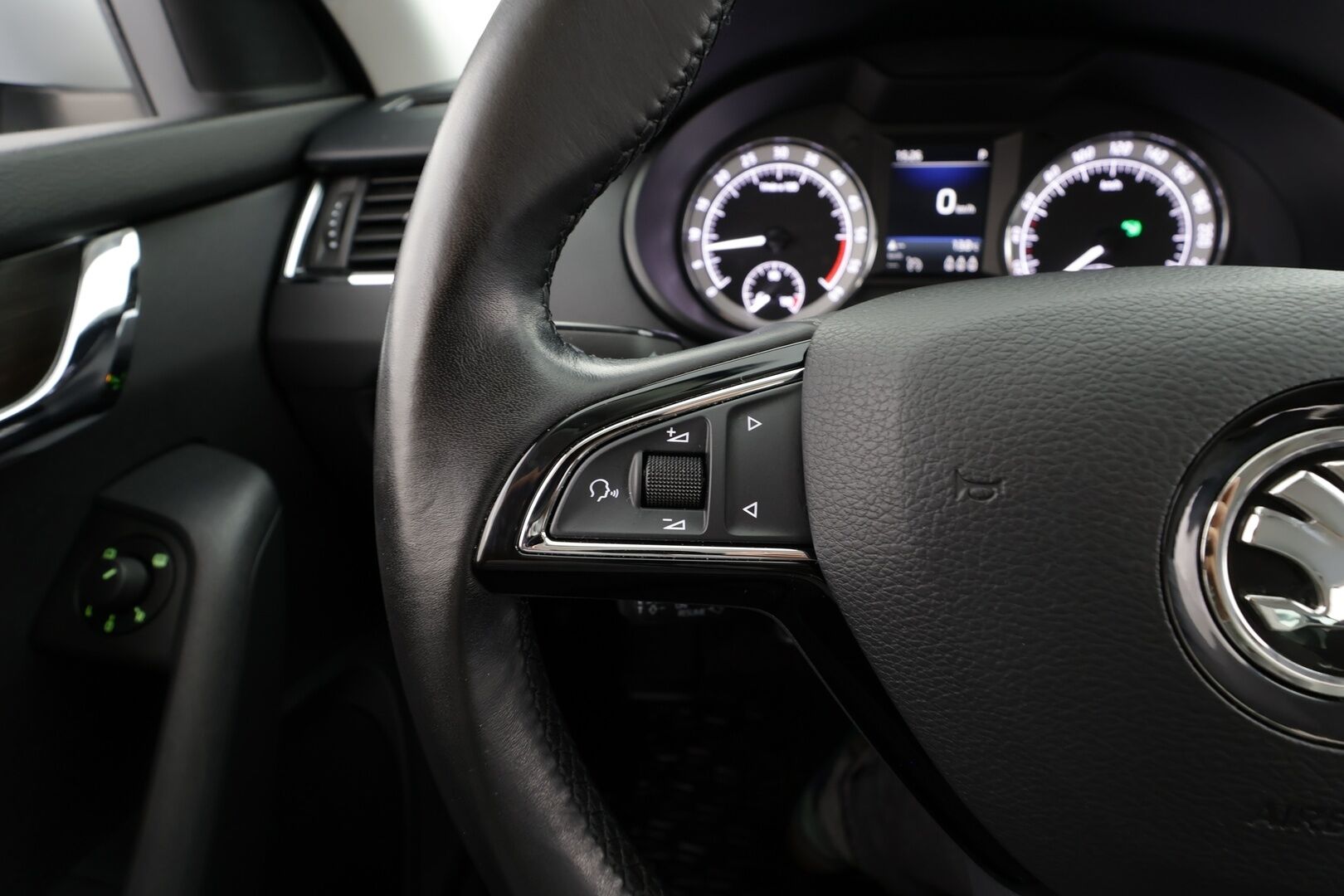 Skoda Octavia 2020 Combi 2,0 TDI 184 4x4 Scout BusinessLine DSG * ACC / Webasto / P.Kamera / Koukku /  Muistipenkki / LED / Kaistavahti * - Kahdet Renkaat / 1-om Suomi-auto - HULLUT JOULUT KORKOTARJOUS 2,49% 