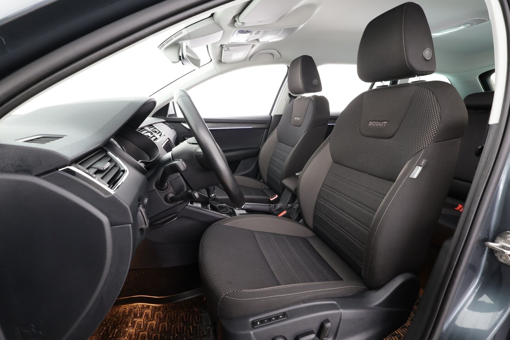 Skoda Octavia 2020 Combi 2,0 TDI 184 4x4 Scout BusinessLine DSG * ACC / Webasto / P.Kamera / Koukku /  Muistipenkki / LED / Kaistavahti * - Kahdet Renkaat / 1-om Suomi-auto - HULLUT JOULUT KORKOTARJOUS 2,49% 