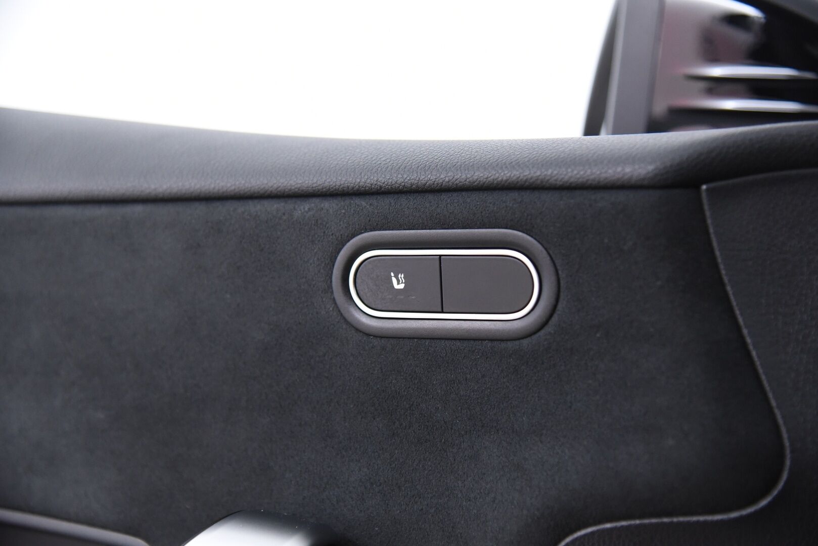 Mercedes-Benz A 2020 250 e A Business AMG Edition EQ Power / Suomi-Auto / P-Kamera / Vakkari / NAVI / LED / App-Connect - AMG sisä- ja ulkopaketilla! / Sähkökantama jopa 72km ! - HULLUT BLACKWEEK JATKOT - KORKOTARJOUS 2,49%