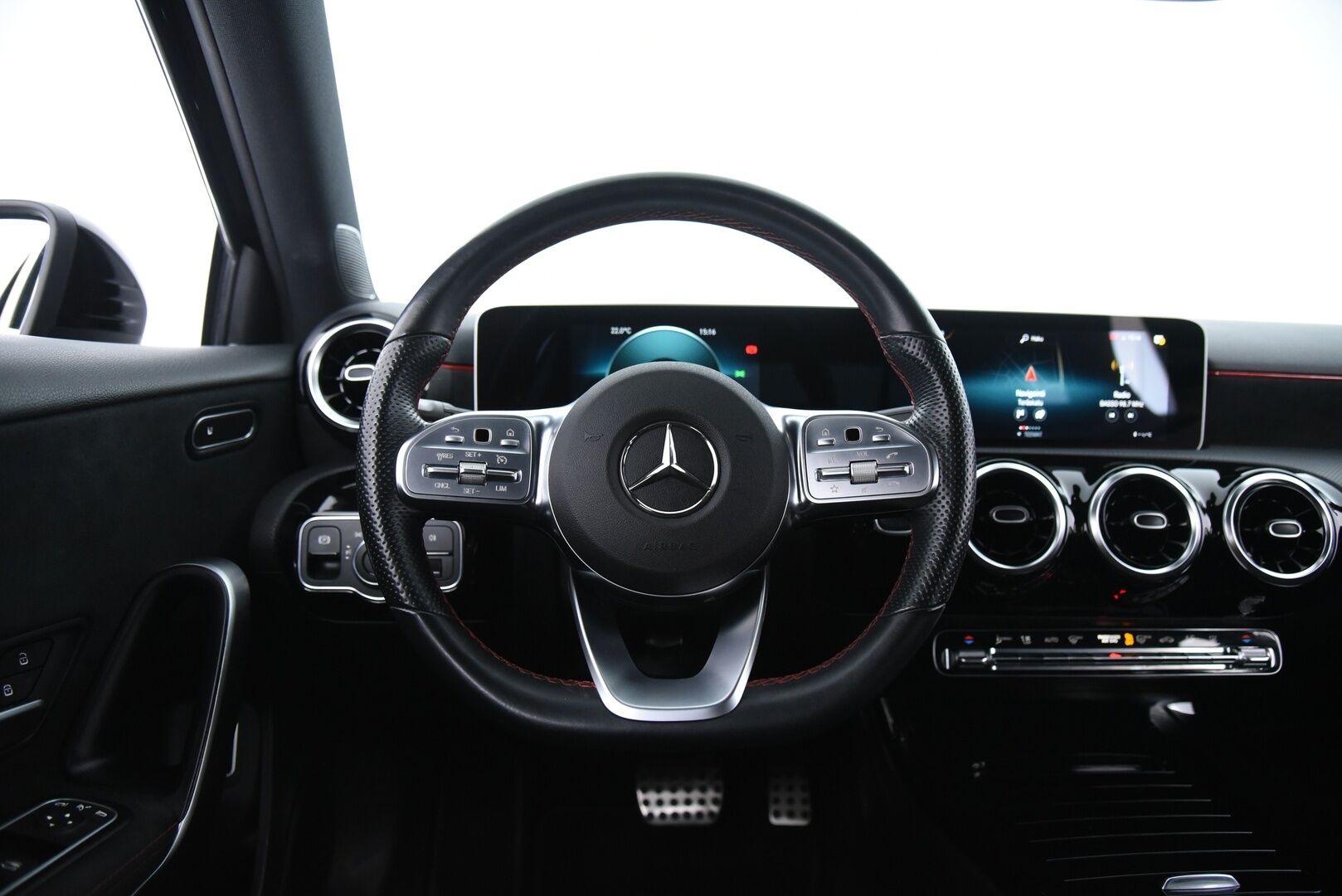 Mercedes-Benz A 2020 250 e A Business AMG Edition EQ Power / Suomi-Auto / P-Kamera / Vakkari / NAVI / LED / App-Connect - AMG sisä- ja ulkopaketilla! / Sähkökantama jopa 72km ! - HULLUT BLACKWEEK JATKOT - KORKOTARJOUS 2,49%