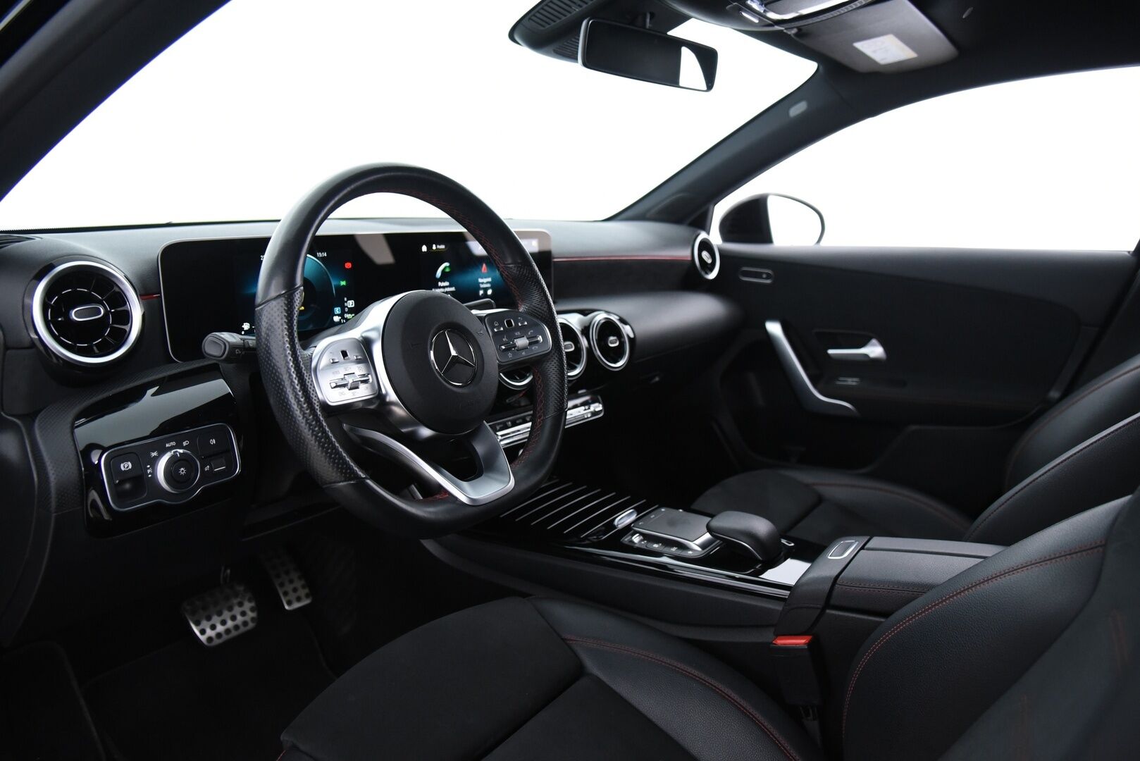 Mercedes-Benz A 2020 250 e A Business AMG Edition EQ Power / Suomi-Auto / P-Kamera / Vakkari / NAVI / LED / App-Connect - AMG sisä- ja ulkopaketilla! / Sähkökantama jopa 72km ! - HULLUT BLACKWEEK JATKOT - KORKOTARJOUS 2,49%