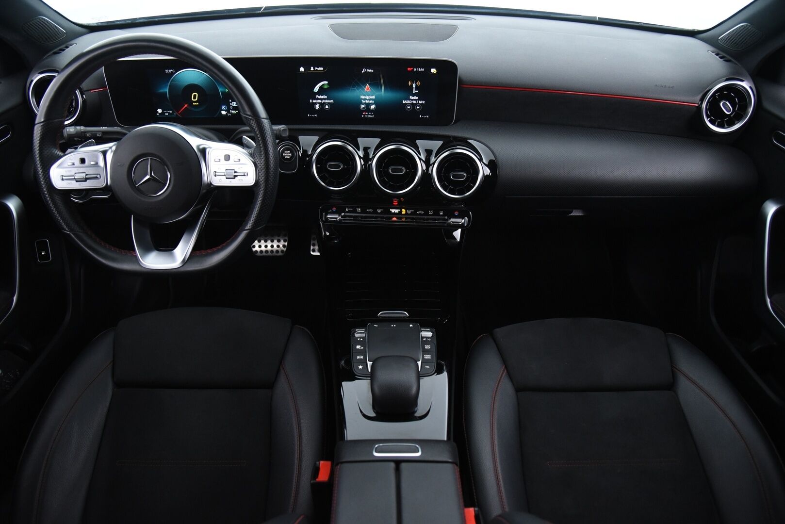 Mercedes-Benz A 2020 250 e A Business AMG Edition EQ Power / Suomi-Auto / P-Kamera / Vakkari / NAVI / LED / App-Connect - AMG sisä- ja ulkopaketilla! / Sähkökantama jopa 72km ! - HULLUT BLACKWEEK JATKOT - KORKOTARJOUS 2,49%