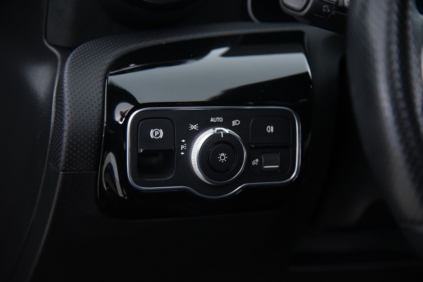 Mercedes-Benz A 2020 250 e A Business AMG Edition EQ Power / Suomi-Auto / P-Kamera / Vakkari / NAVI / LED / App-Connect - Taloudellinen & Näyttävä / Sähkökantama jopa 72km !
