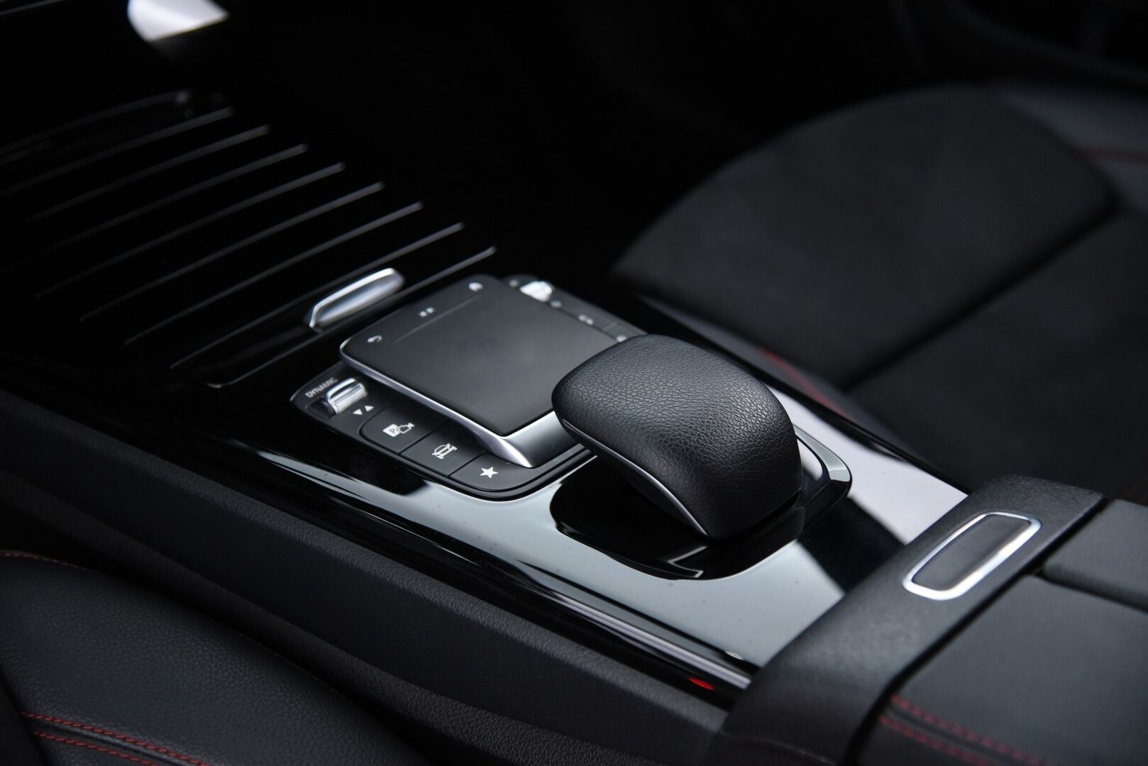 Mercedes-Benz A 2020 250 e A Business AMG Edition EQ Power / Suomi-Auto / P-Kamera / Vakkari / NAVI / LED / App-Connect - AMG sisä- ja ulkopaketilla! / Sähkökantama jopa 72km ! - HULLUT BLACKWEEK JATKOT - KORKOTARJOUS 2,49%