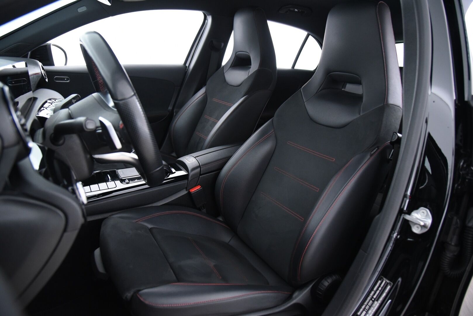 Mercedes-Benz A 2020 250 e A Business AMG Edition EQ Power / Suomi-Auto / P-Kamera / Vakkari / NAVI / LED / App-Connect - AMG sisä- ja ulkopaketilla! / Sähkökantama jopa 72km ! - HULLUT BLACKWEEK JATKOT - KORKOTARJOUS 2,49%