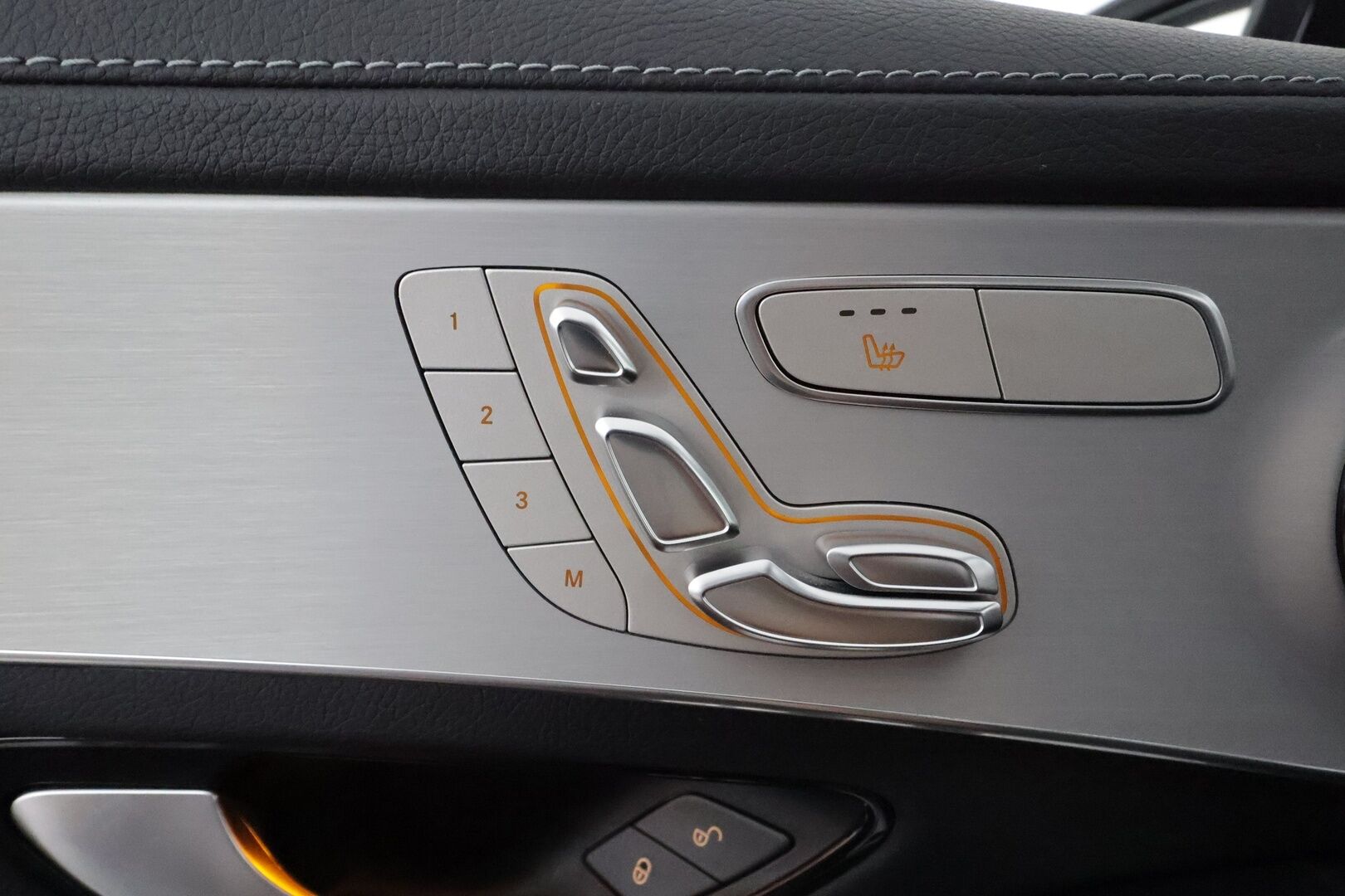 Mercedes-Benz GLC 2020 300 e 4MATIC A Business Coupé EQ Power **Facelift / 1-om. Suomi-auto / Koukku / Muistipenkit / Navi / P.kamera** - 3,99 % KORKOTARJOUS TÄHÄN AUTOON - 