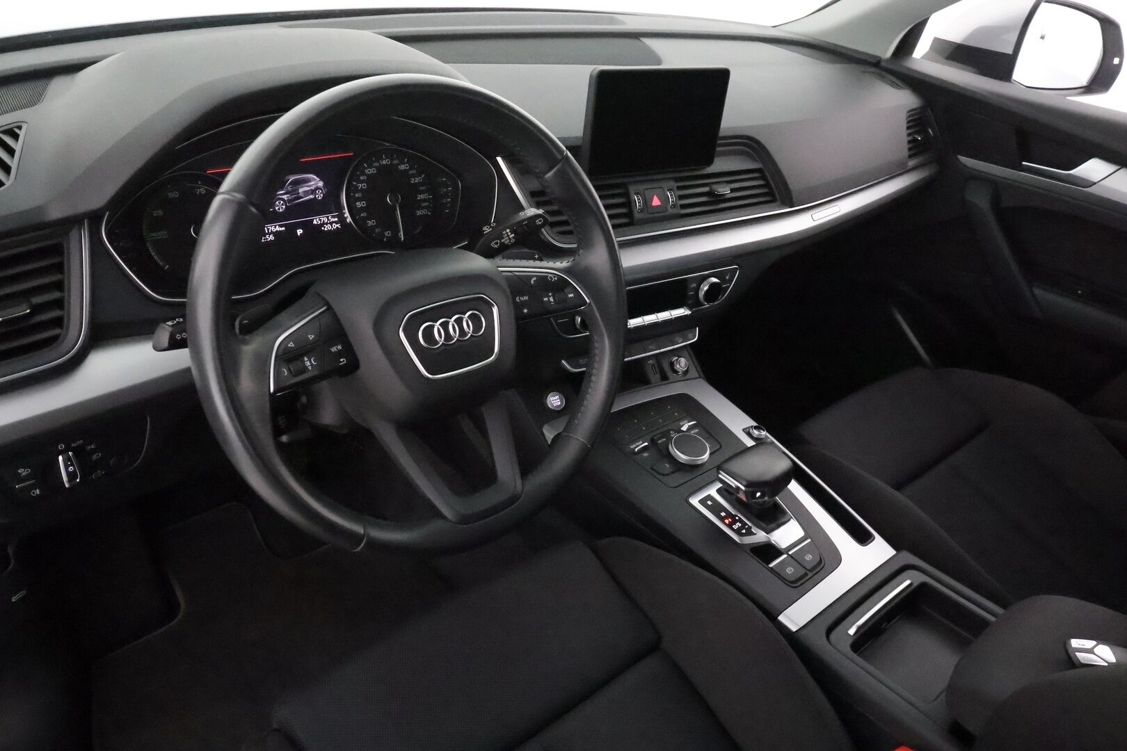 Audi Q5 2020 Launch Edition 55 TFSI e quattro S Line **Ilma-alusta / Matrix LED / Sporttipenkit / Koukku / Keyless / Apple&Android** - 3,99% KORKOTARJOUS TÄHÄN AUTOON 21.9. ASTI - Akku kuntotarkastettu! / Suomi-auto / ALV-vähennyskelpoinen