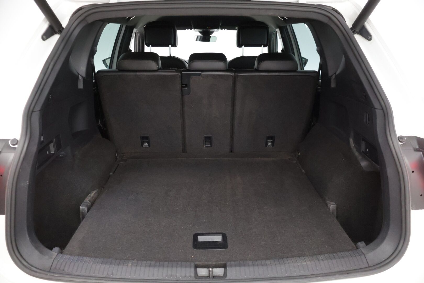 Seat Tarraco 2020 2,0 TDI 150 4DRIVE Xcellence * Adapt.vakkari / Vetokoukku / P-Kamera / Webasto / Nahkapenkit * - *Merkkihuollettu / Jakopää tehty 12/25 / Mukaan kahdet hyväkuntoiset renkaat alumiinivanteilla 7 Juuri katsastettu *