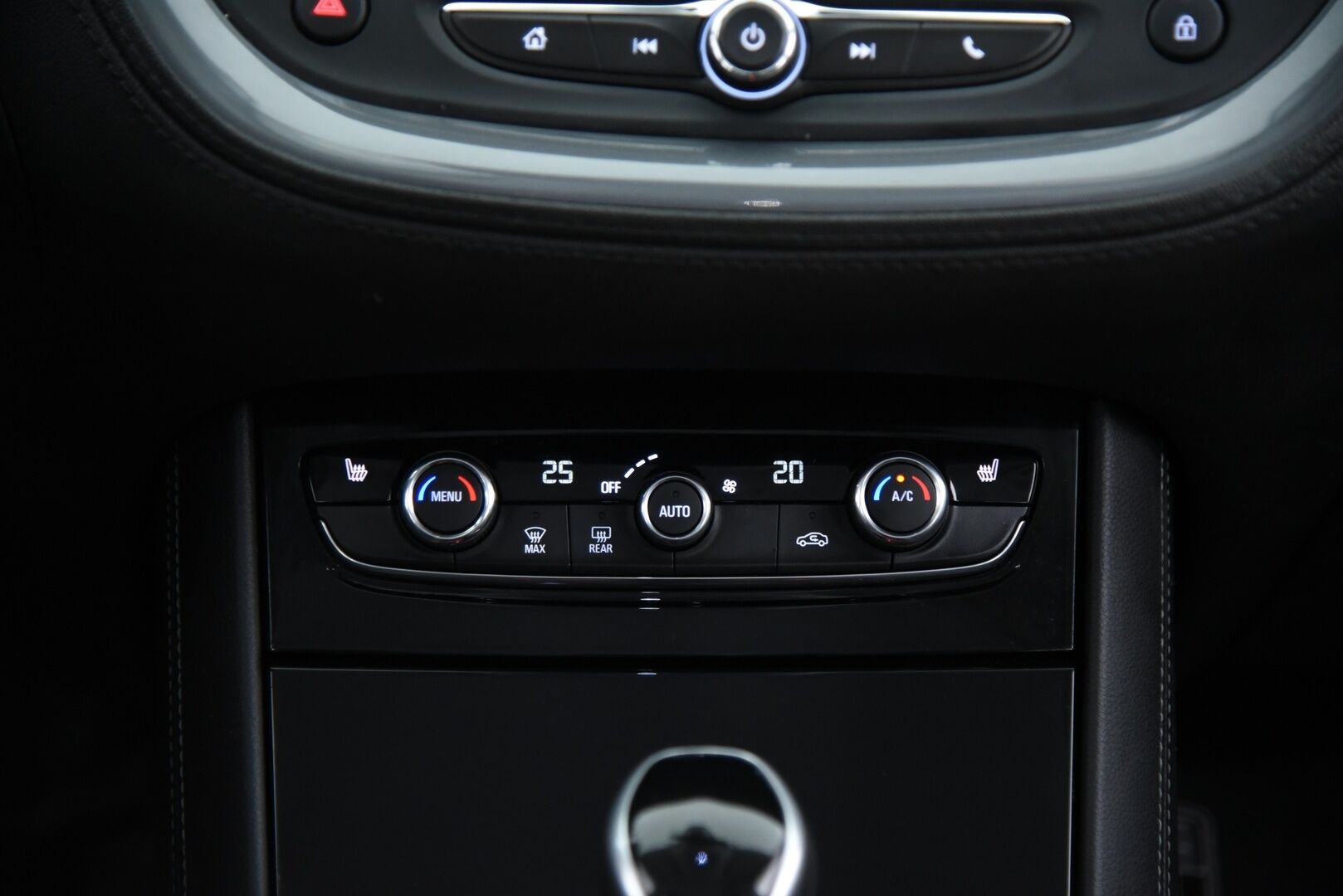 Opel Grandland X 2021 Innovation Plus 130 Turbo A / Matrix-LED / AGR-istuimet / Blis / Vakkari - 1-omisteinen Suomi-auto! / Sähk. takaluukku / 2x Aluvanteet