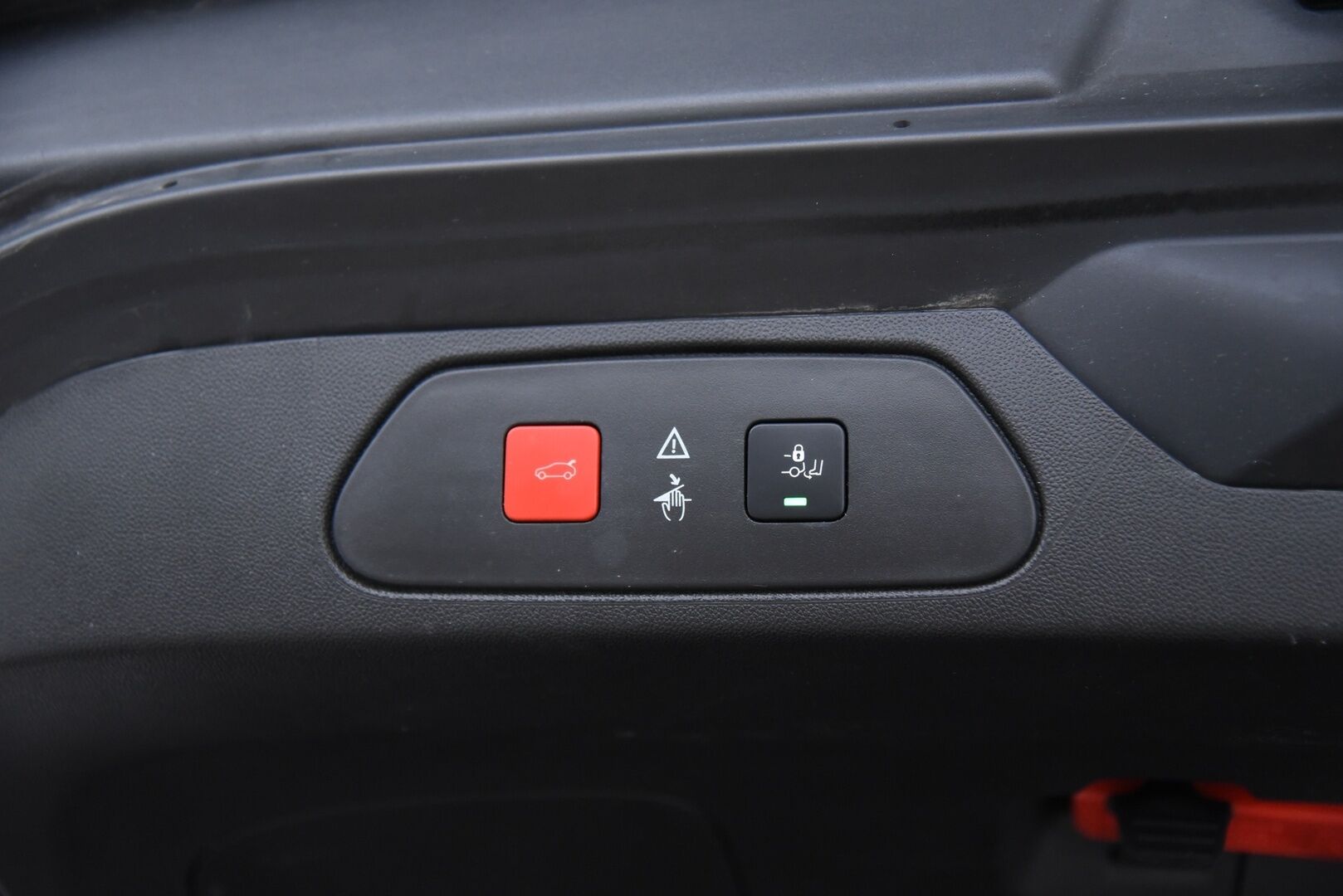Opel Grandland X 2021 Innovation Plus 130 Turbo A / Matrix-LED / AGR-istuimet / Blis / Vakkari - 1-omisteinen Suomi-auto! / Sähk. takaluukku / 2x Aluvanteet