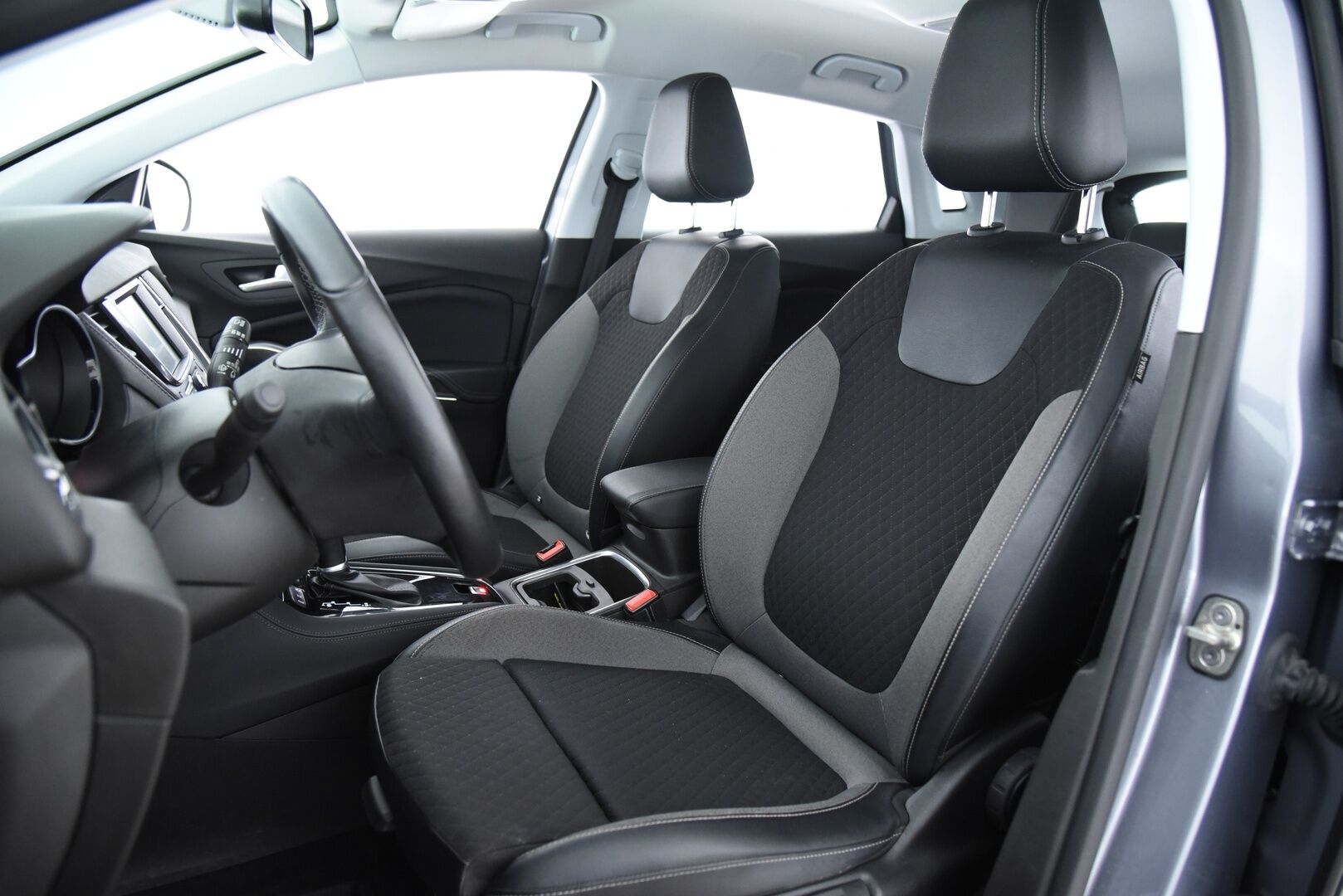 Opel Grandland X 2021 Innovation Plus 130 Turbo A / Matrix-LED / AGR-istuimet / Blis / Vakkari - 1-omisteinen Suomi-auto! / Sähk. takaluukku / 2x Aluvanteet