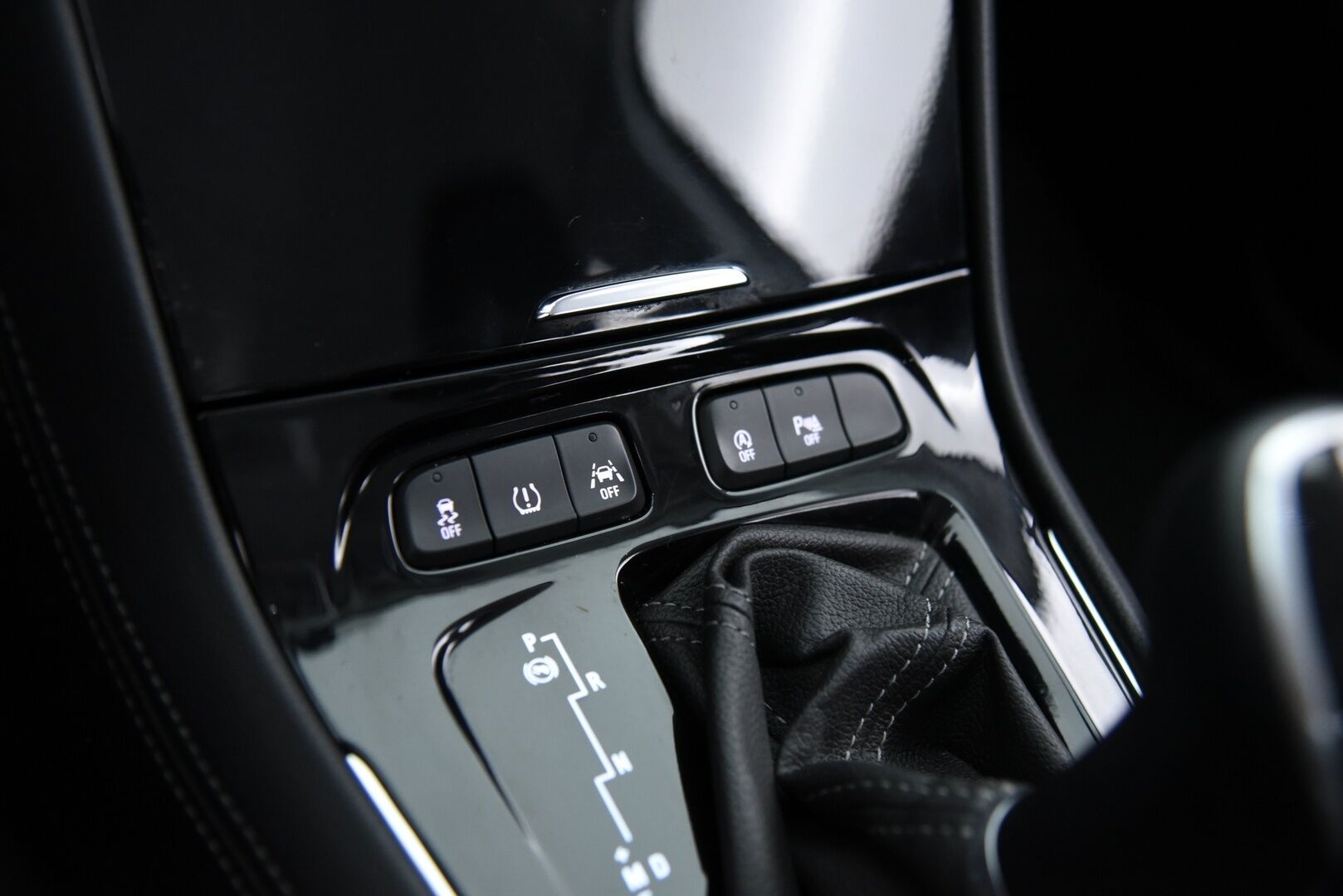 Opel Grandland X 2021 Innovation Plus 130 Turbo A / Matrix-LED / AGR-istuimet / Blis / Vakkari - 1-omisteinen Suomi-auto! / Sähk. takaluukku / 2x Aluvanteet