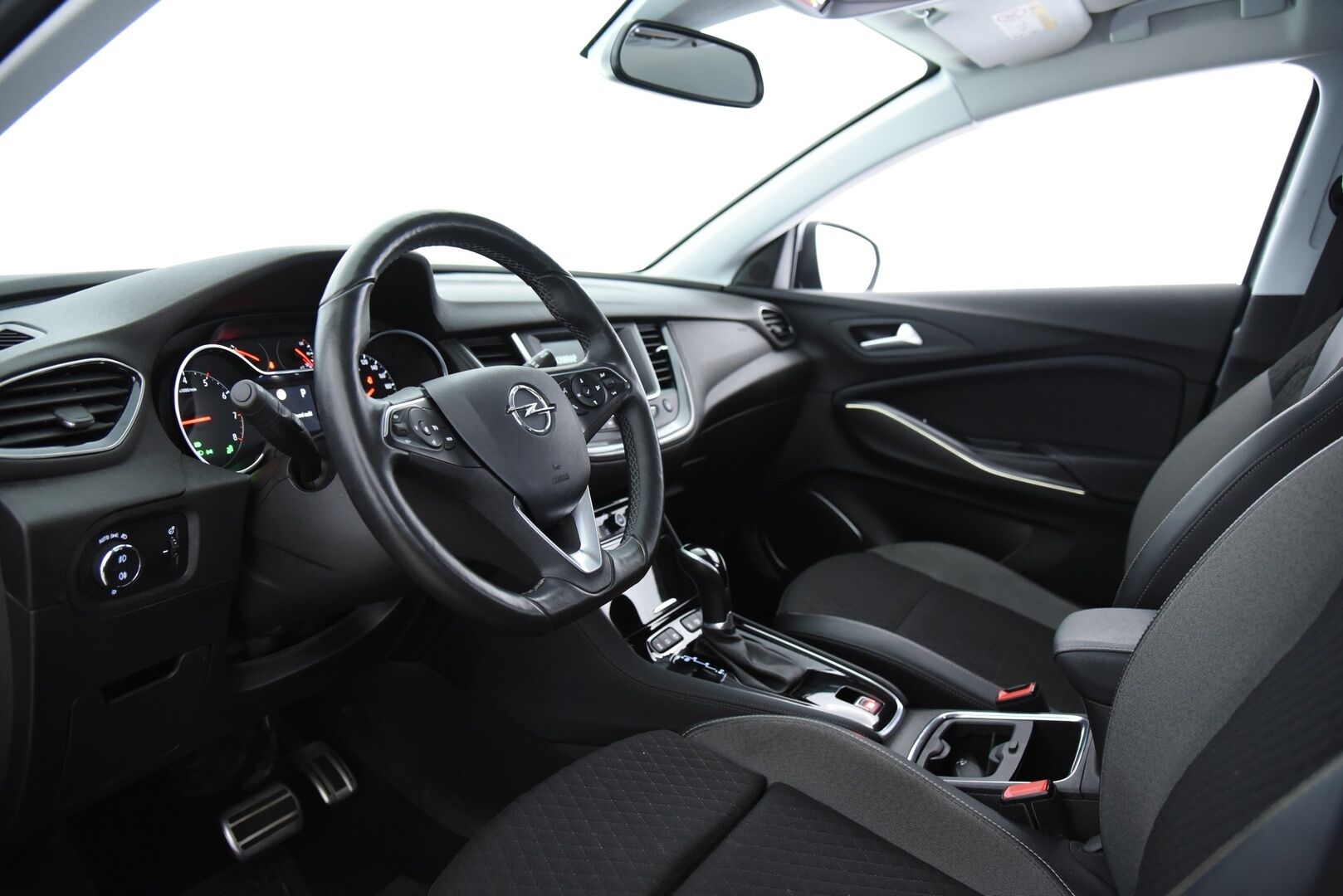 Opel Grandland X 2021 Innovation Plus 130 Turbo A / Matrix-LED / AGR-istuimet / Blis / Vakkari - 1-omisteinen Suomi-auto! / Sähk. takaluukku / 2x Aluvanteet