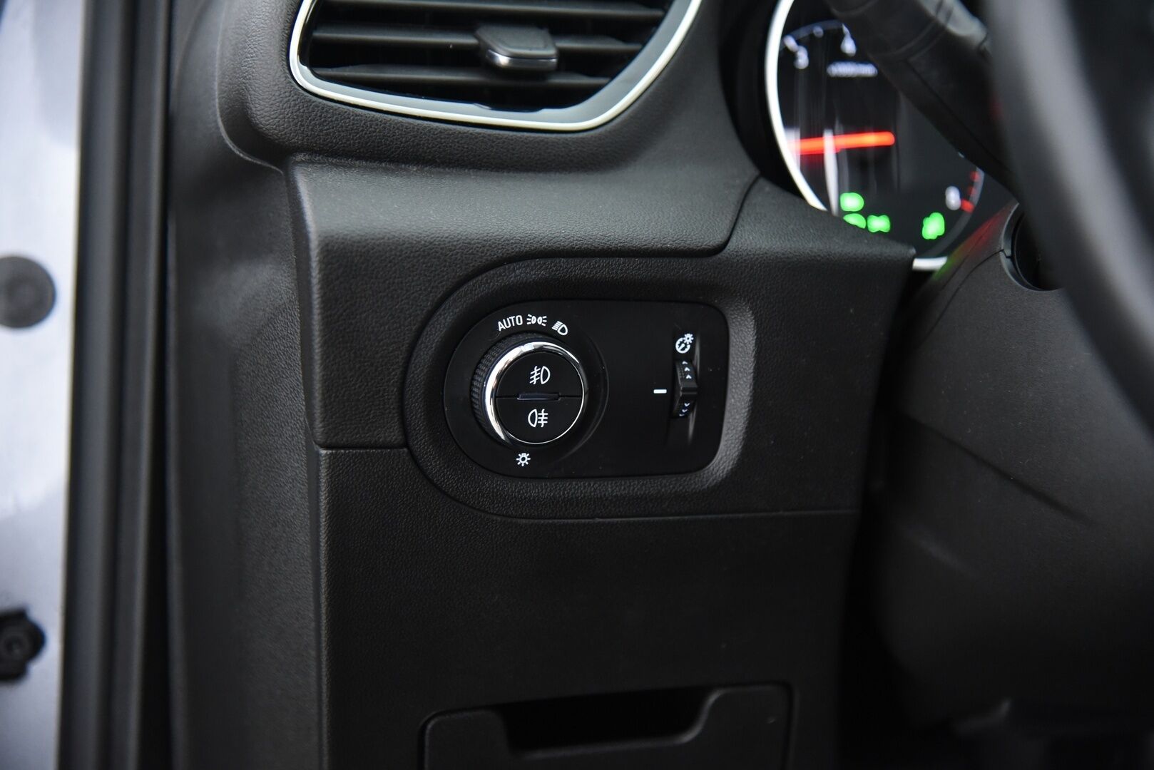 Opel Grandland X 2021 Innovation Plus 130 Turbo A / Matrix-LED / AGR-istuimet / Blis / Vakkari - 1-omisteinen Suomi-auto! / Sähk. takaluukku / 2x Aluvanteet