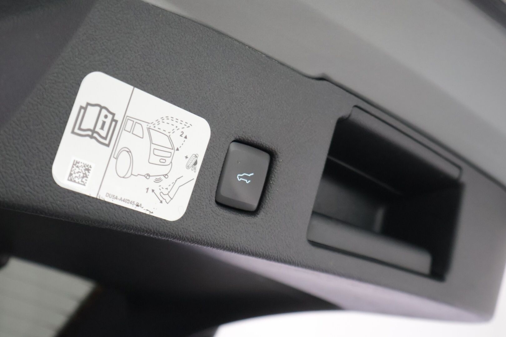 Ford Kuga 2020 2,5 (PHEV) 225hv CVT FWD ST-Line X Launch Edition 5-ovinen */ Adapt. vakkari / B&O / P.kamera / Koukku / Esilämmitin / Läm. tuulilasi /* - Akku kuntotarkastettu / Juuri katsastettu / 2x renkaat