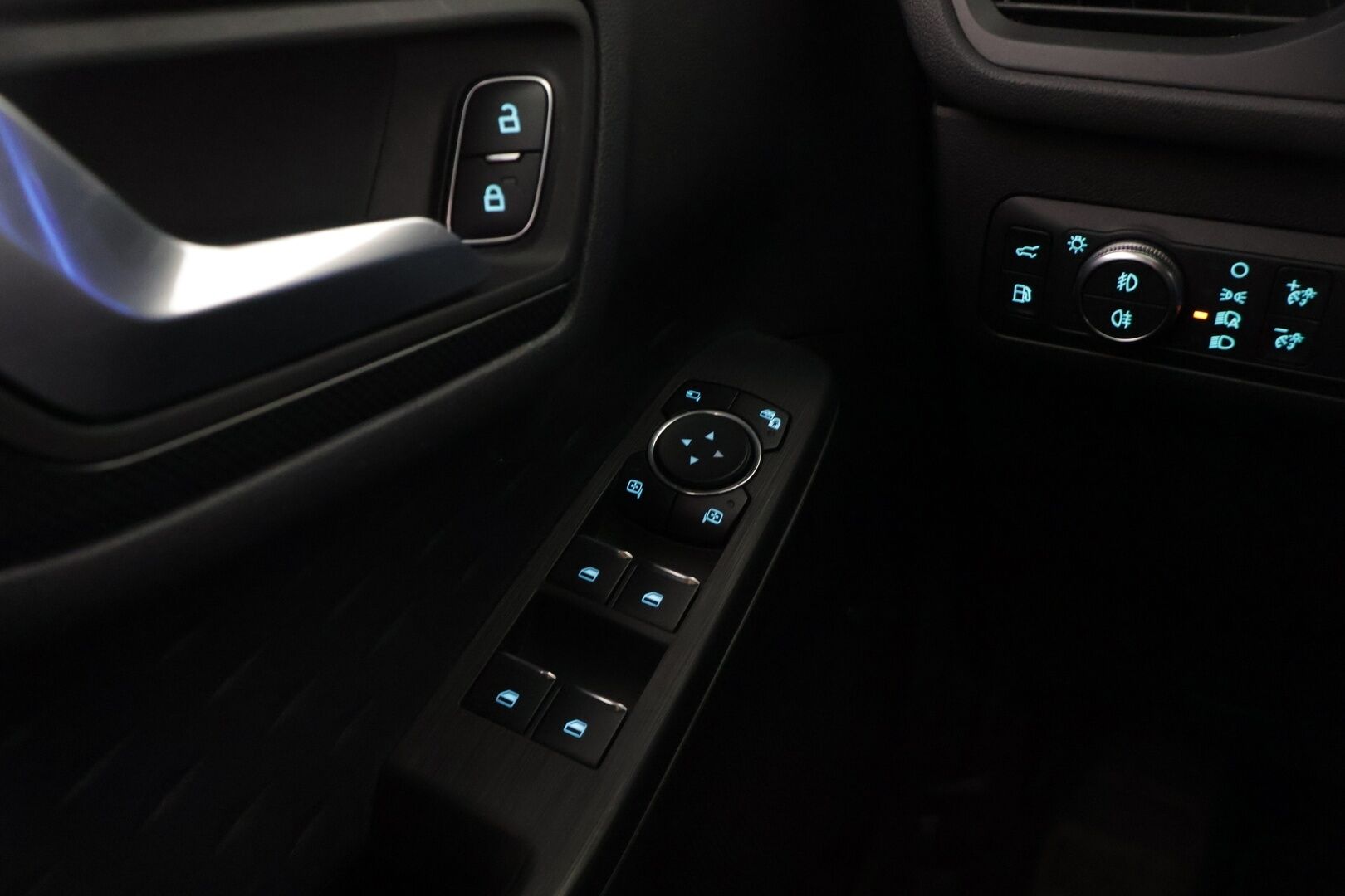 Ford Kuga 2020 2,5 (PHEV) 225hv CVT FWD ST-Line X Launch Edition 5-ovinen */ Adapt. vakkari / B&O / P.kamera / Koukku / Esilämmitin / Läm. tuulilasi /* - Akku kuntotarkastettu / Juuri katsastettu / 2x renkaat