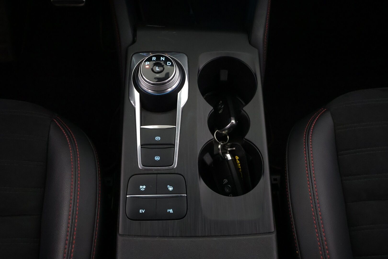 Ford Kuga 2020 2,5 (PHEV) 225hv CVT FWD ST-Line X Launch Edition 5-ovinen */ Adapt. vakkari / B&O / P.kamera / Koukku / Esilämmitin / Läm. tuulilasi /* - Akku kuntotarkastettu / Juuri katsastettu / 2x renkaat