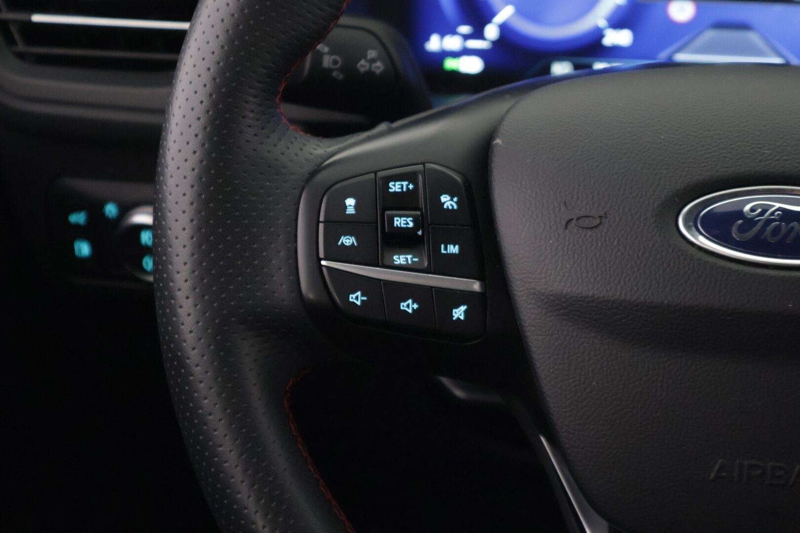 Ford Kuga 2020 2,5 (PHEV) 225hv CVT FWD ST-Line X Launch Edition 5-ovinen */ Adapt. vakkari / B&O / P.kamera / Koukku / Esilämmitin / Läm. tuulilasi /* - Akku kuntotarkastettu / Juuri katsastettu / 2x renkaat