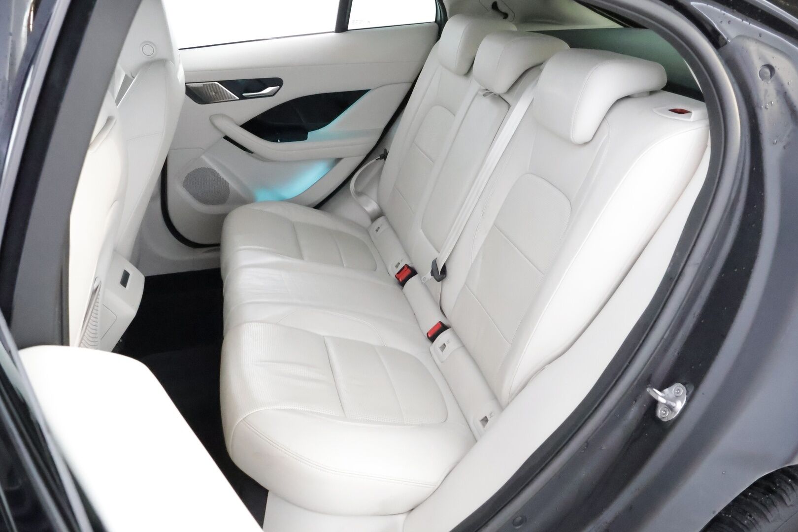 Jaguar I-PACE 2020 SE - YritysOutlet - Myydään vain yrityksille - - YritysOutlet - Myydään vain yrityksille