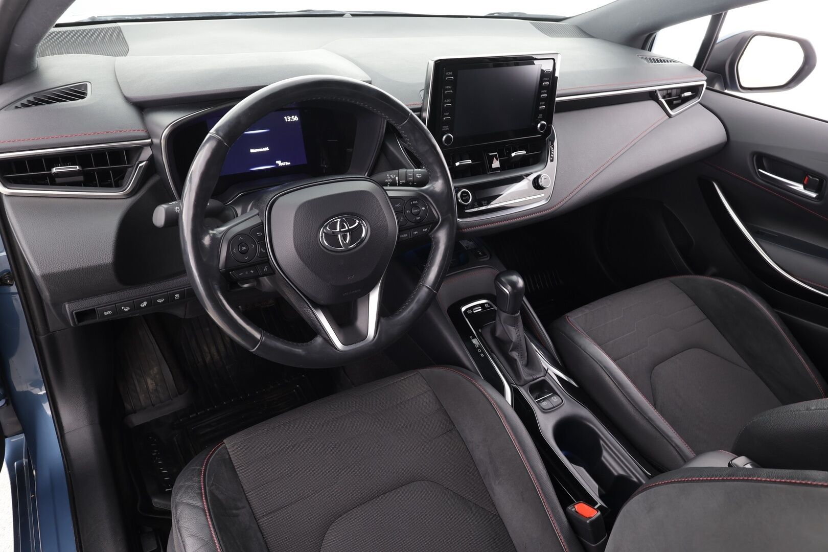 Toyota Corolla 2020 Hatchback 1,8 Hybrid Style * ACC / Lohko+SIsä / Sporttipenkit / P.kamera / LED / Navi / Keyless / Ratinlämmitin * - Suomi-auto / Kahdet renkaat aluvanteilla / Merkkihuollettu / Juuri katsastettu ja huollettu