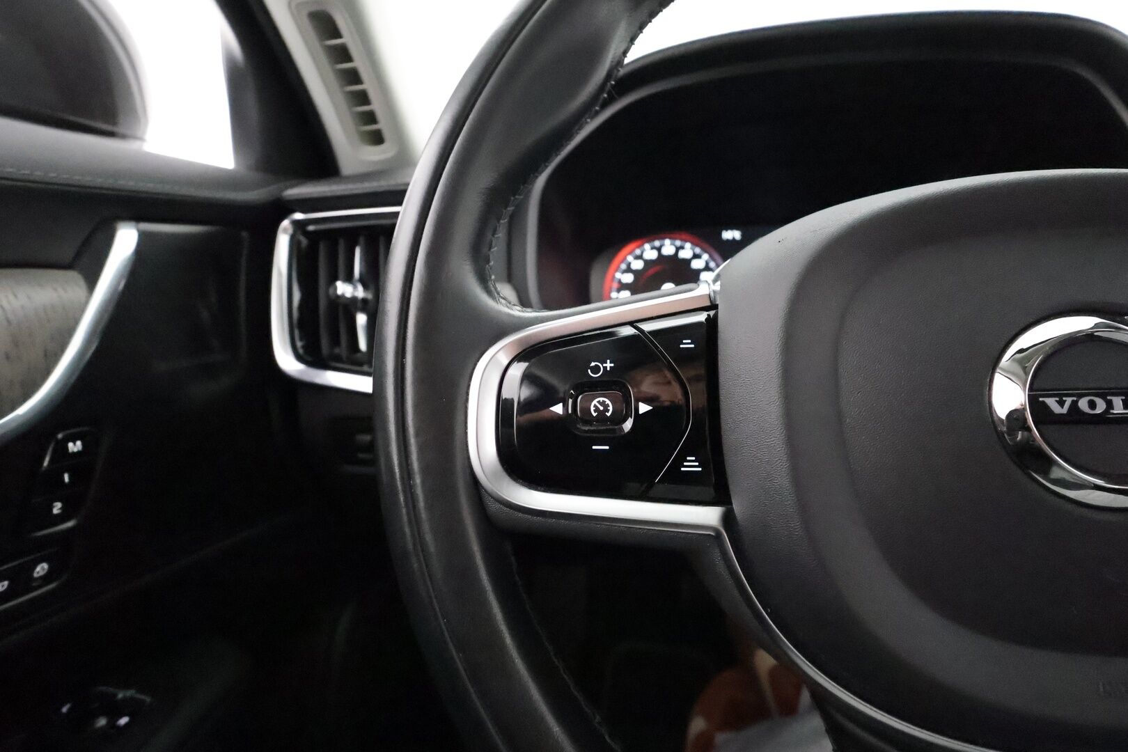 Volvo V90 2021 T6 TwE AWD Business Inscription aut **HarmanKardon / PA-lämmitin / Muistipenkit / Adapt. vakkari / P.kamera / Keyless** - 3,99 % KORKOTARJOUS TÄHÄN AUTOON - 