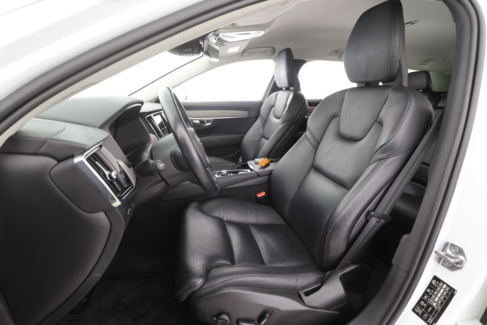 Volvo V90 2021 T6 TwE AWD Business Inscription aut - | Webasto | H&K | ACC | Full-LED | P.Kamera | Sporttinahat Muistilla | Navi | Kaistavahti | Katveavustin | Digimittaristo | Keyless | Suomi-auto | 2x Latauskaapelit | Kahdet renkaat |
