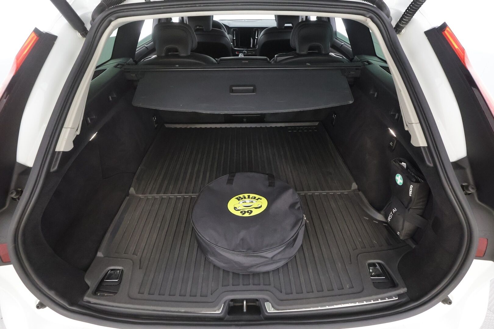 Volvo V90 2021 T6 TwE AWD Business Inscription aut - | Webasto | H&K | ACC | Full-LED | P.Kamera | Sporttinahat Muistilla | Navi | Kaistavahti | Katveavustin | Digimittaristo | Keyless | Suomi-auto | 2x Latauskaapelit | Kahdet renkaat |