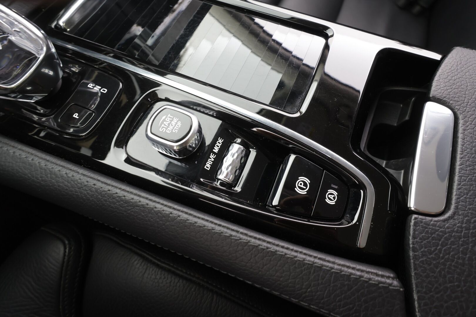 Volvo V90 2021 T6 TwE AWD Business Inscription aut - | Webasto | H&K | ACC | Full-LED | P.Kamera | Sporttinahat Muistilla | Navi | Kaistavahti | Katveavustin | Digimittaristo | Keyless | Suomi-auto | 2x Latauskaapelit | Kahdet renkaat |