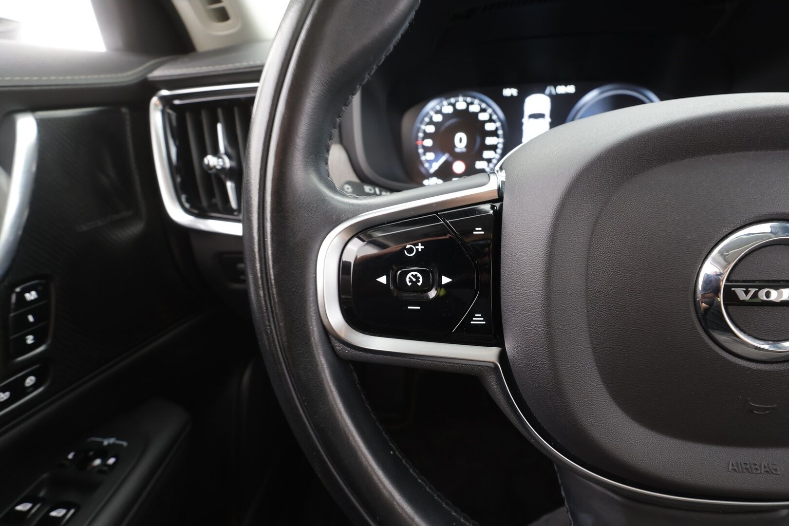 Volvo V90 2021 T6 TwE AWD Business Inscription aut - | Webasto | H&K | ACC | Full-LED | P.Kamera | Sporttinahat Muistilla | Navi | Kaistavahti | Katveavustin | Digimittaristo | Keyless | Suomi-auto | 2x Latauskaapelit | Kahdet renkaat |