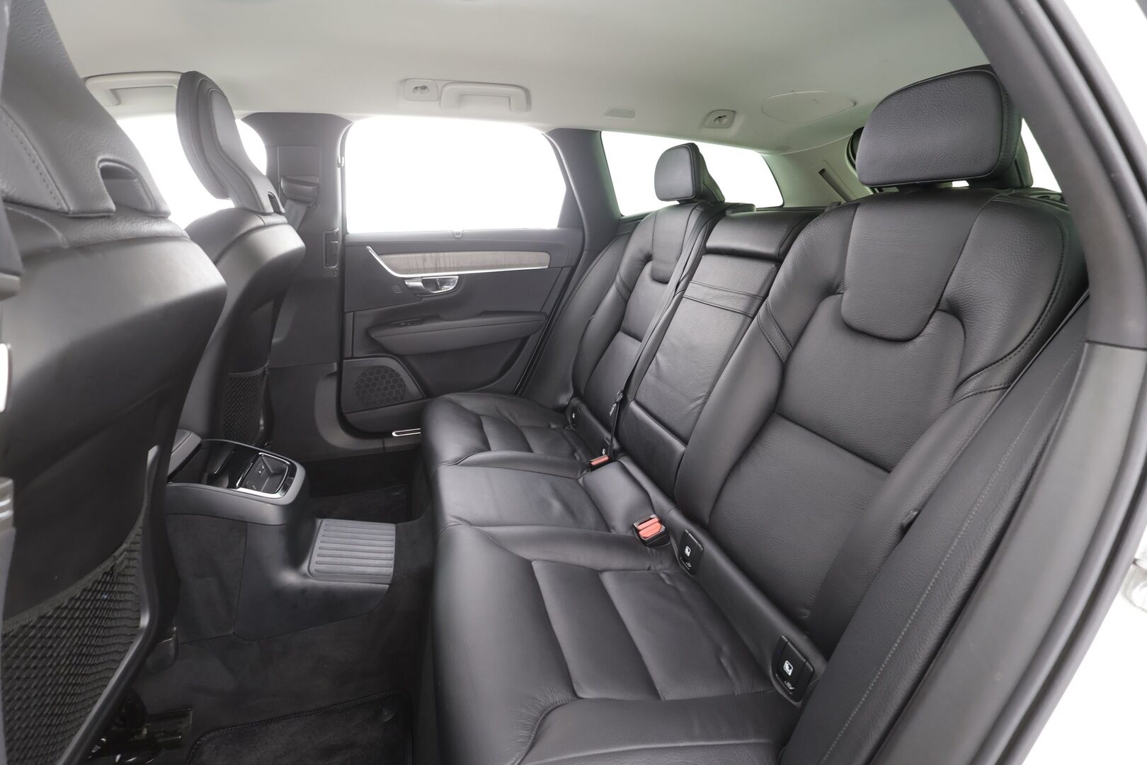 Volvo V90 2021 T6 TwE AWD Business Inscription aut - | Webasto | H&K | ACC | Full-LED | P.Kamera | Sporttinahat Muistilla | Navi | Kaistavahti | Katveavustin | Digimittaristo | Keyless | Suomi-auto | 2x Latauskaapelit | Kahdet renkaat |