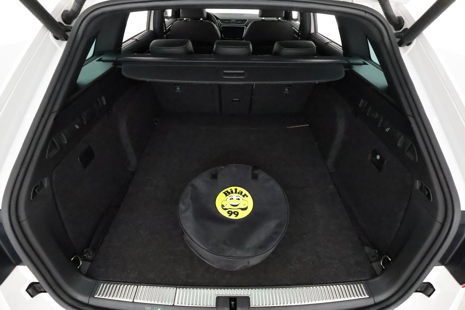 Skoda Superb 2021 Combi 1,4TSI PHEV L&K iV DSG **Panorama / Canton / Koukku / ACC / Matrix-LED / 360° / Hierova&Ilmastoitu Muistipenkki** - Webasto / Suomi-auto / 2x Latauskaapelit / Kahdet Renkaat / **HUIPPU VARUSTEILLA**