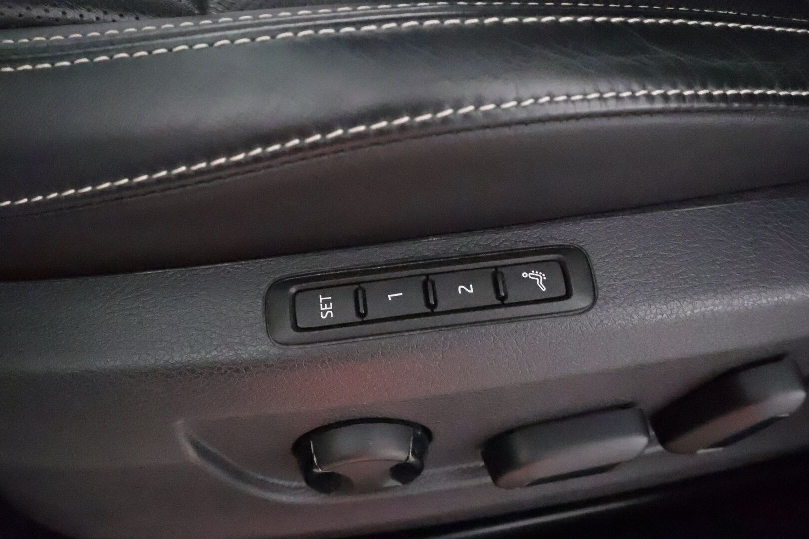 Skoda Superb 2021 Combi 1,4TSI PHEV L&K iV DSG **Panorama / Canton / Koukku / ACC / Matrix-LED / 360° / Hierova&Ilmastoitu Muistipenkki** - Webasto / Suomi-auto / 2x Latauskaapelit / Kahdet Renkaat / **HUIPPU VARUSTEILLA**