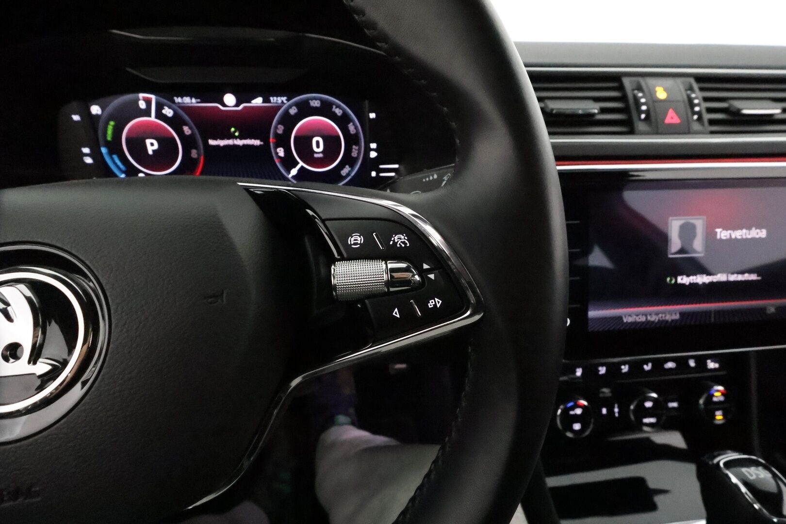 Skoda Superb 2021 Combi 1,4TSI PHEV L&K iV DSG **Panorama / Canton / Koukku / ACC / Matrix-LED / 360° / Hierova&Ilmastoitu Muistipenkki** - Webasto / Suomi-auto / 2x Latauskaapelit / Kahdet Renkaat / **HUIPPU VARUSTEILLA**