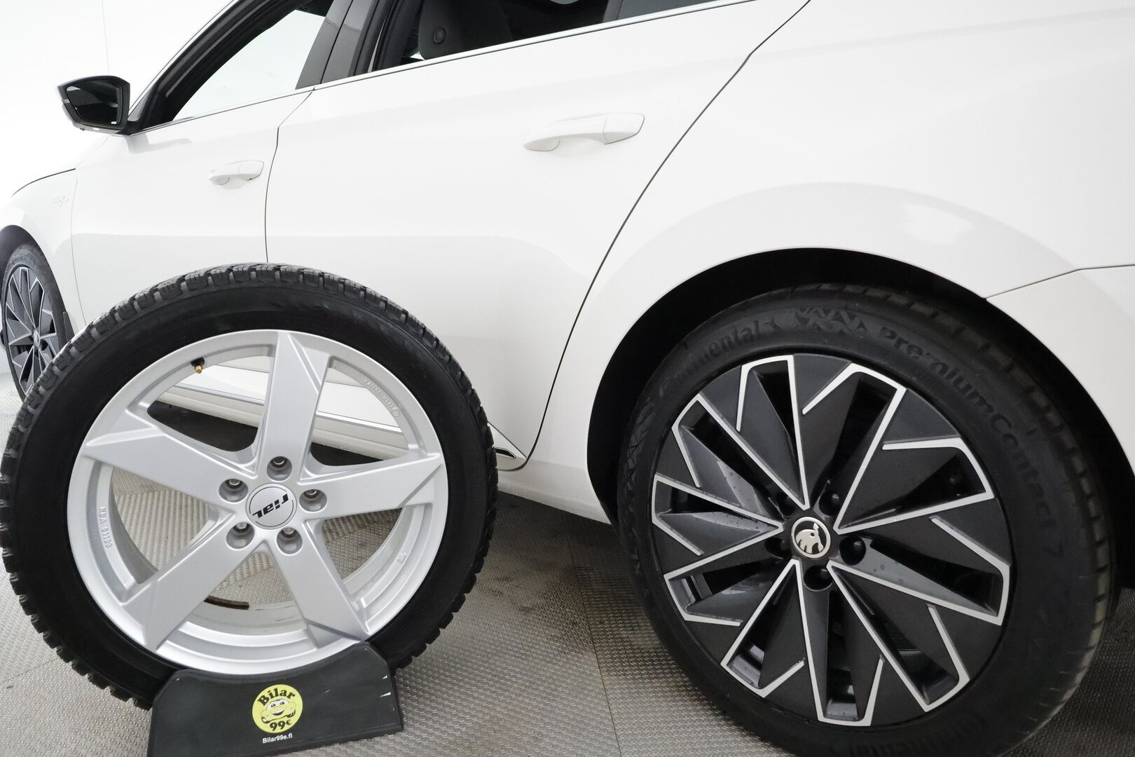 Skoda Superb 2021 Combi 1,4TSI PHEV L&K iV DSG **Panorama / Canton / Koukku / ACC / Matrix-LED / 360° / Hierova&Ilmastoitu Muistipenkki** - Webasto / Suomi-auto / 2x Latauskaapelit / Kahdet Renkaat / **HUIPPU VARUSTEILLA**