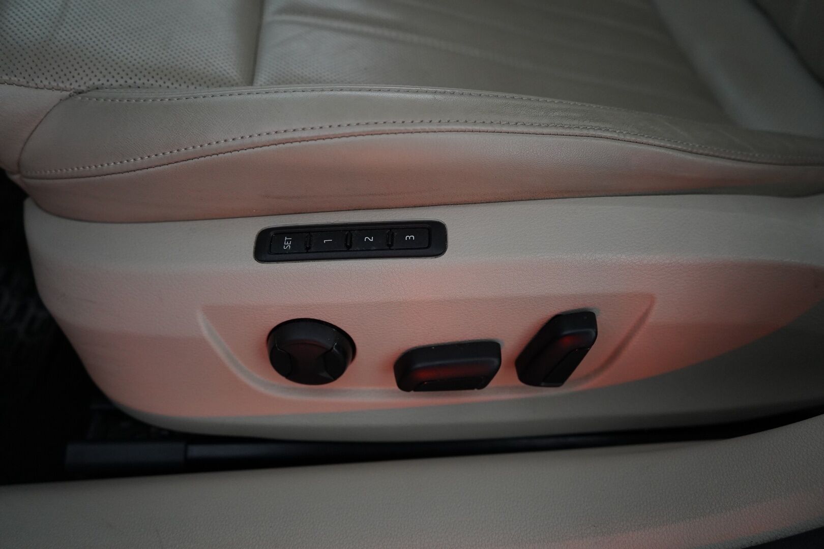 Skoda Superb 2016 2,0 TDI 190 4x4 L&K DSG Autom. *Ilmastoidut penkit muistilla / Webasto / ACC / Koukku / Kamera / Canton* - Kahdet renkaat vanteilla / Fiksut huollot / L&K / Neliveto 