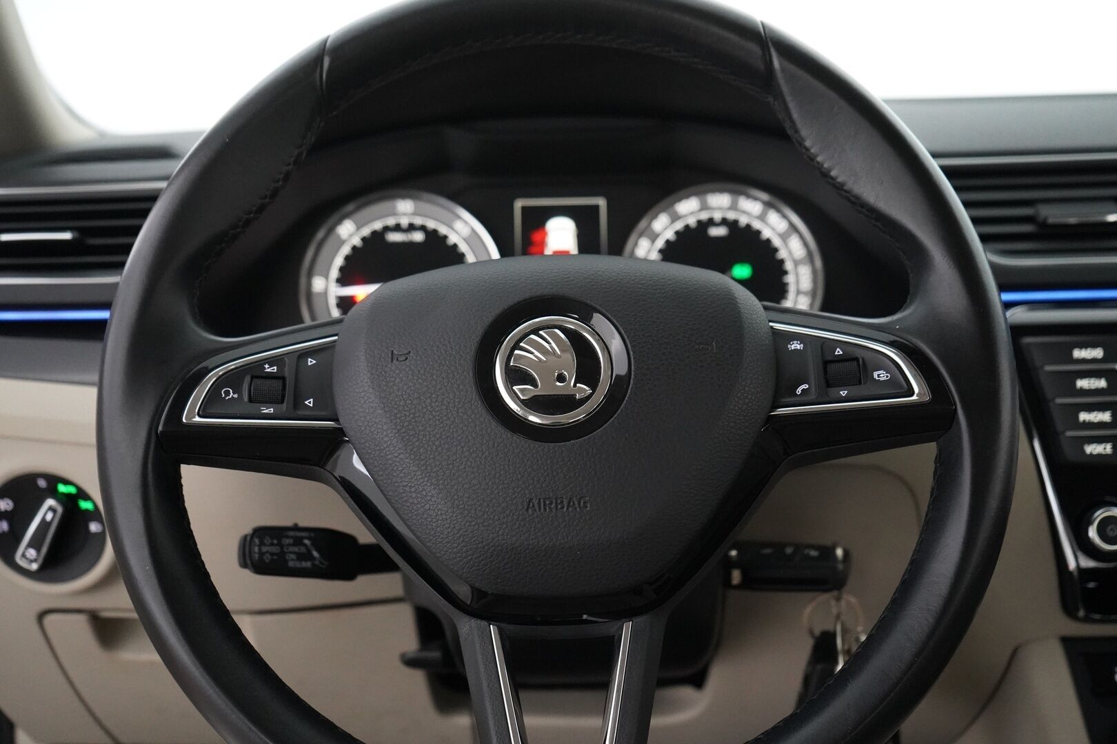 Skoda Superb 2016 2,0 TDI 190 4x4 L&K DSG Autom. *Ilmastoidut penkit muistilla / Webasto / ACC / Koukku / Kamera / Canton* - Kahdet renkaat vanteilla / Juuri katsastettu / L&K / Neliveto - HULLUT AVAJAISHULINAT KORKOTARJOUS 3,29 %