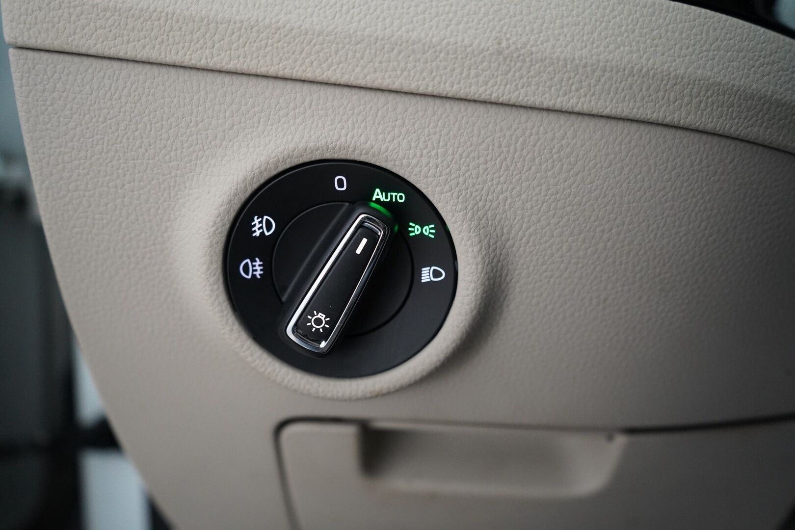 Skoda Superb 2016 2,0 TDI 190 4x4 L&K DSG Autom. *Ilmastoidut penkit muistilla / Webasto / ACC / Koukku / Kamera / Canton* - Kahdet renkaat vanteilla / Juuri katsastettu / L&K / Neliveto - HULLUT AVAJAISHULINAT KORKOTARJOUS 3,29 %