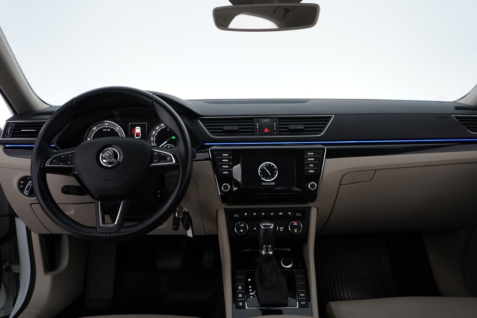 Skoda Superb 2016 2,0 TDI 190 4x4 L&K DSG Autom. *Ilmastoidut penkit muistilla / Webasto / ACC / Koukku / Kamera / Canton* - Kahdet renkaat vanteilla / Fiksut huollot / L&K / Neliveto 