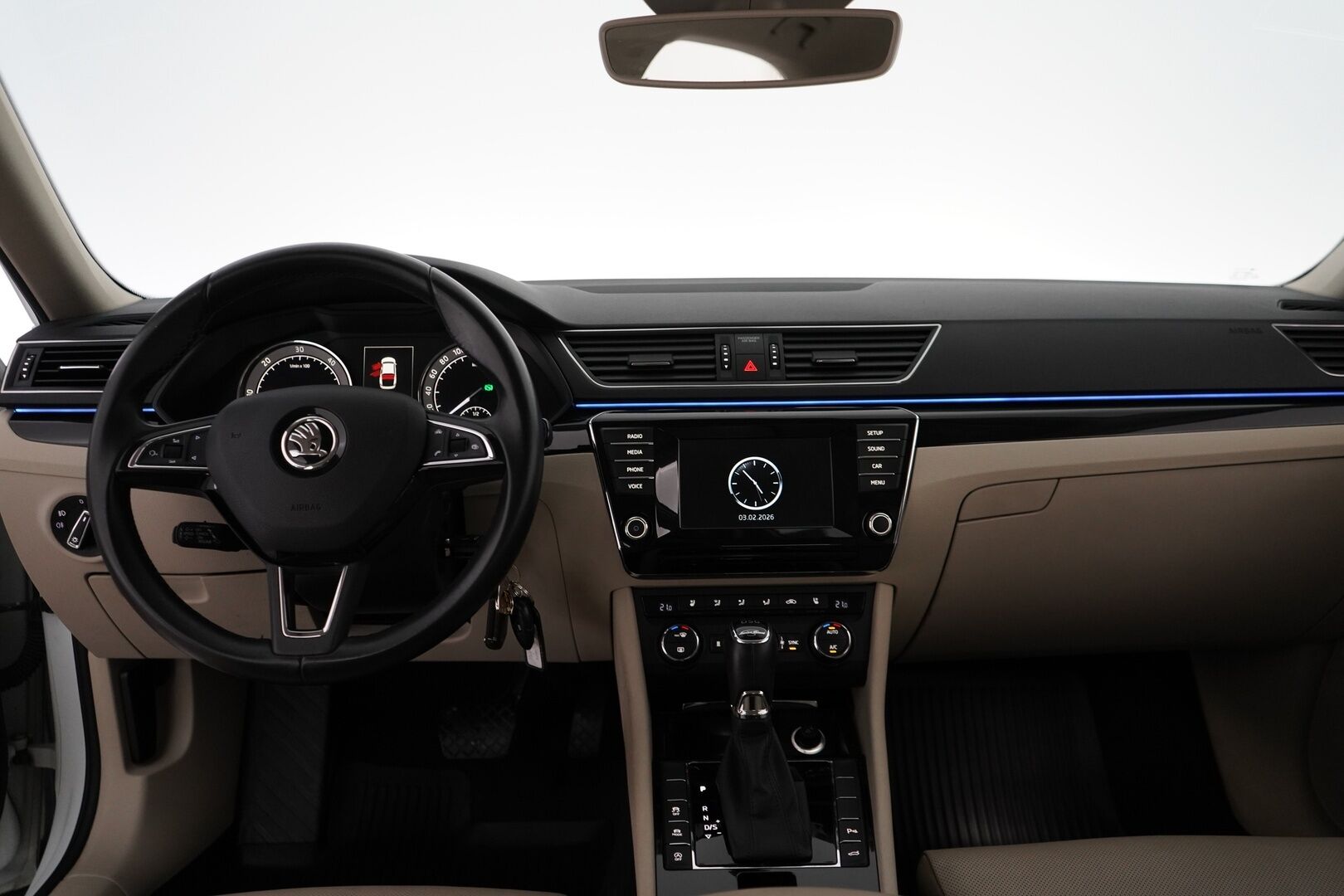 Skoda Superb 2016 2,0 TDI 190 4x4 L&K DSG Autom. *Ilmastoidut penkit muistilla / Webasto / ACC / Koukku / Kamera / Canton* - Kahdet renkaat vanteilla / Fiksut huollot / L&K / Neliveto 