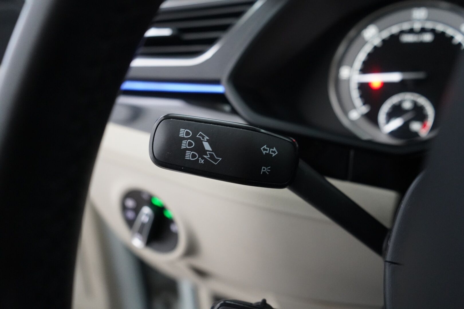 Skoda Superb 2016 2,0 TDI 190 4x4 L&K DSG Autom. *Ilmastoidut penkit muistilla / Webasto / ACC / Koukku / Kamera / Canton* - Kahdet renkaat vanteilla / Fiksut huollot / L&K / Neliveto 