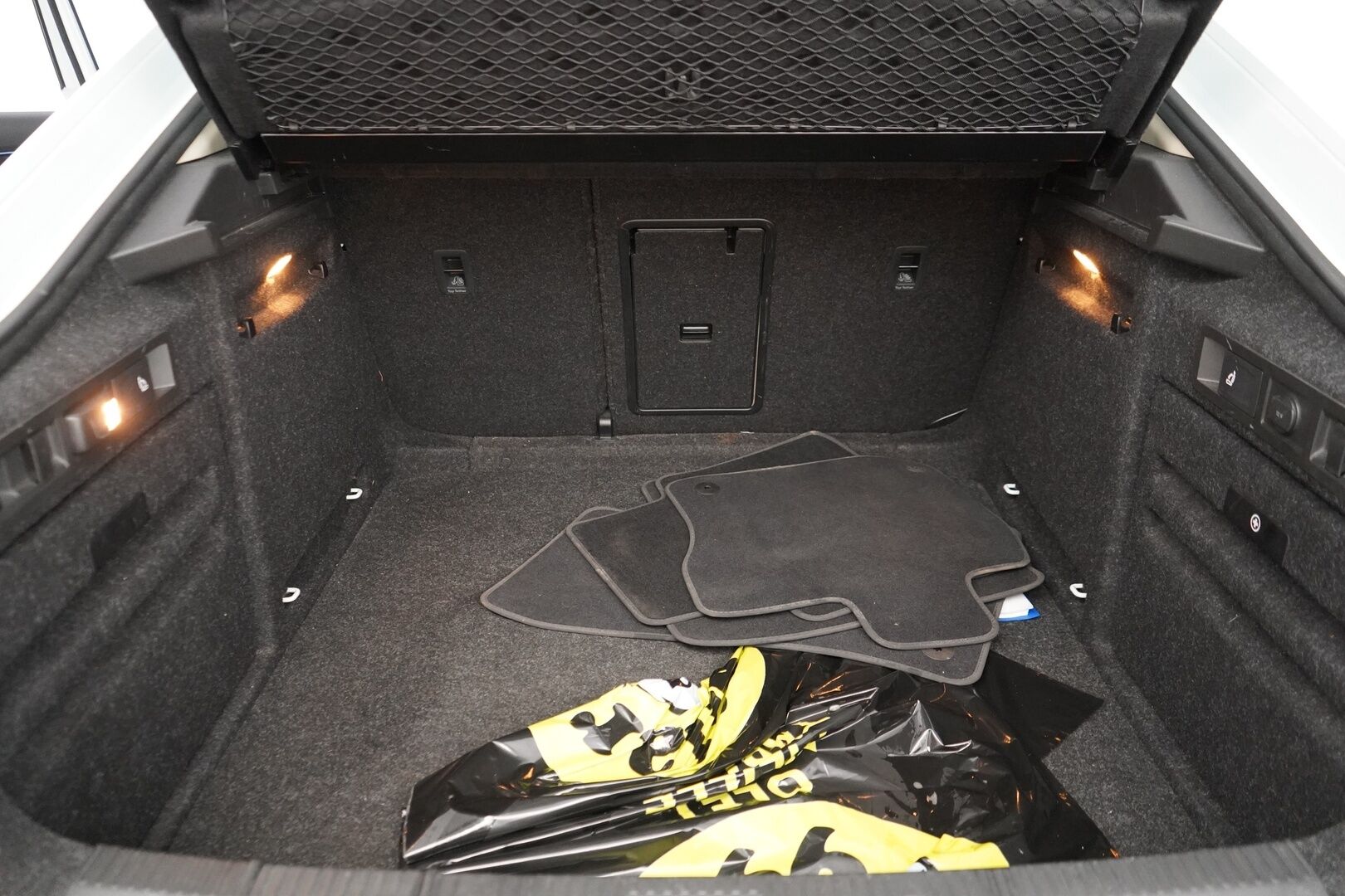 Skoda Superb 2016 2,0 TDI 190 4x4 L&K DSG Autom. *Ilmastoidut penkit muistilla / Webasto / ACC / Koukku / Kamera / Canton* - Kahdet renkaat vanteilla / Juuri katsastettu / L&K / Neliveto - HULLUT AVAJAISHULINAT KORKOTARJOUS 3,29 %