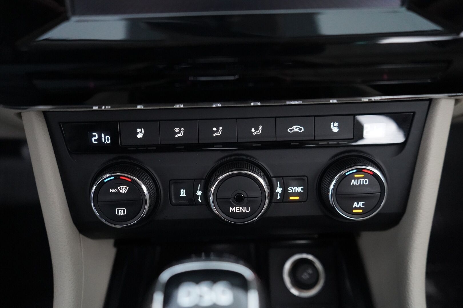 Skoda Superb 2016 2,0 TDI 190 4x4 L&K DSG Autom. *Ilmastoidut penkit muistilla / Webasto / ACC / Koukku / Kamera / Canton* - Kahdet renkaat vanteilla / Juuri katsastettu / L&K / Neliveto - HULLUT AVAJAISHULINAT KORKOTARJOUS 3,29 %