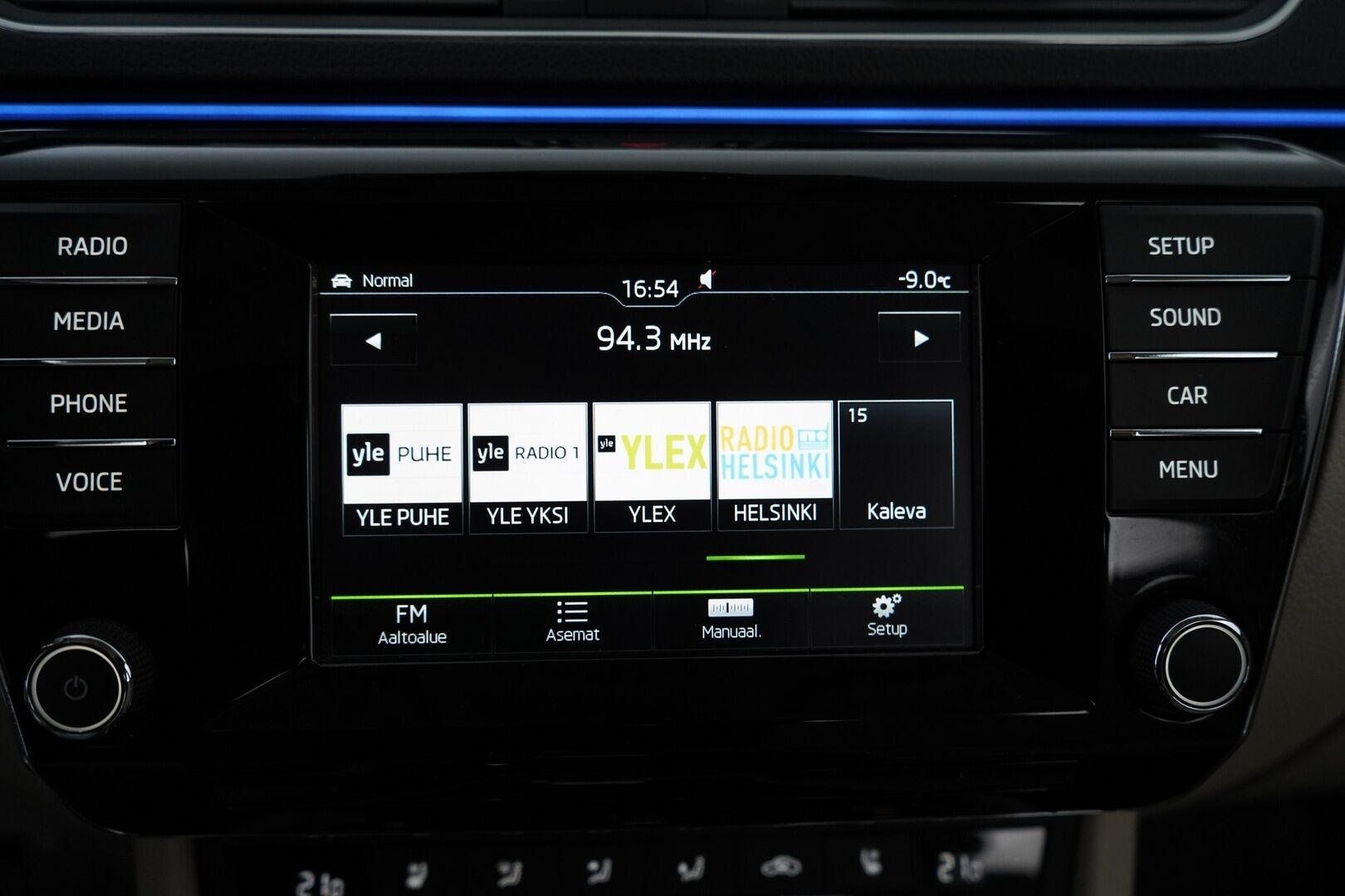 Skoda Superb 2016 2,0 TDI 190 4x4 L&K DSG Autom. *Ilmastoidut penkit muistilla / Webasto / ACC / Koukku / Kamera / Canton* - Kahdet renkaat vanteilla / Fiksut huollot / L&K / Neliveto 