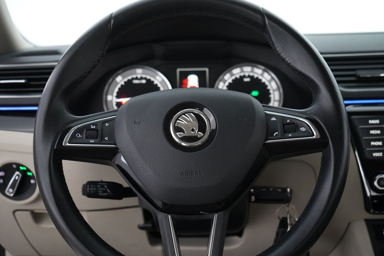 Skoda Superb 2016 2,0 TDI 190 4x4 L&K DSG Autom. *Ilmastoidut penkit muistilla / Webasto / ACC / Koukku / Kamera / Canton* - Kahdet renkaat vanteilla / Juuri katsastettu / L&K / Neliveto - HULLUT AVAJAISHULINAT KORKOTARJOUS 3,29 %