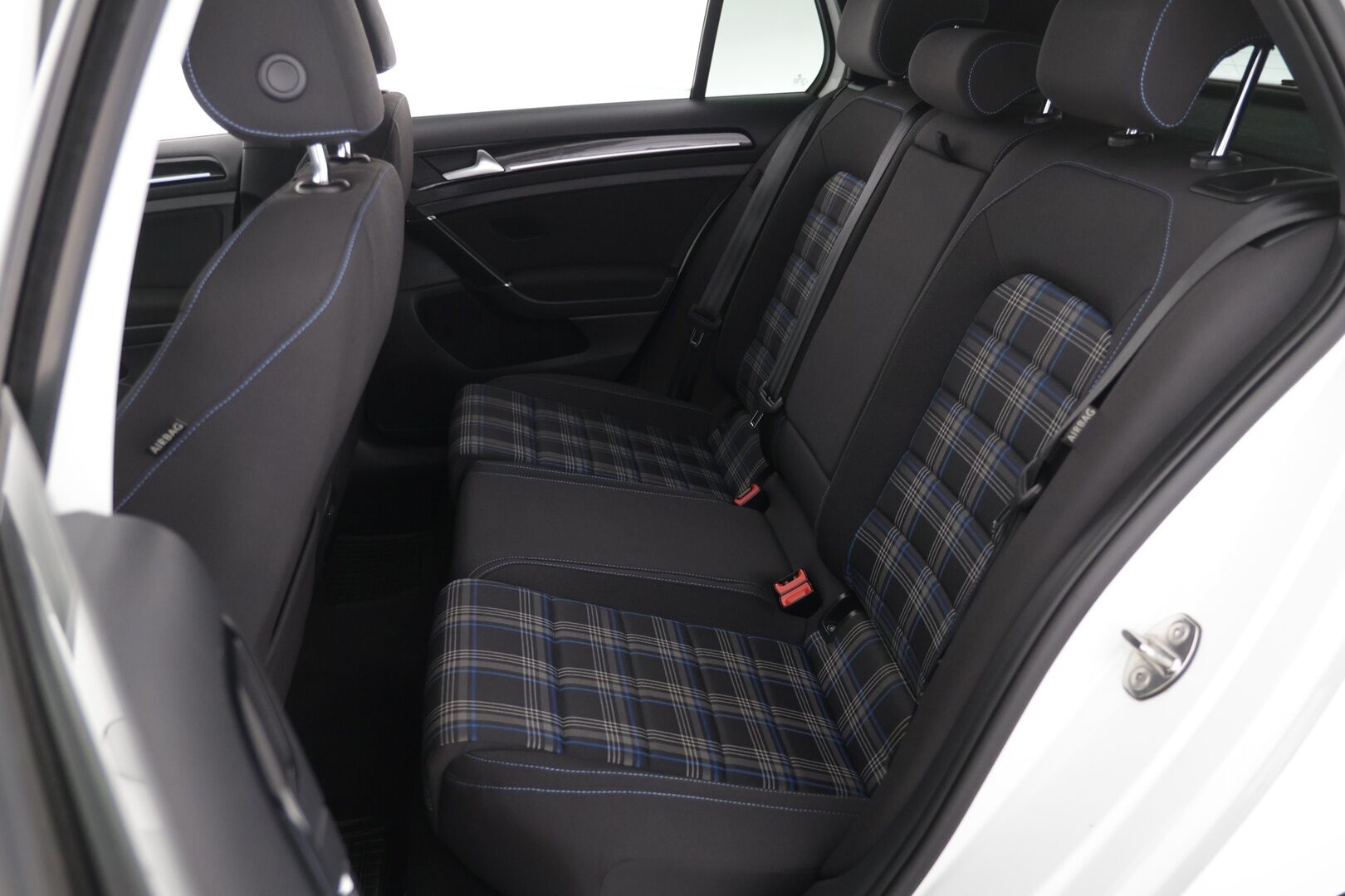 Volkswagen Golf 2015 GTE Plug-In Hybrid 150 kW (204 hv) DSG-automaatti - Adapt. Vak. / Kaistavahti / P. Tutkat / Discover Pro / Esilämmitys!