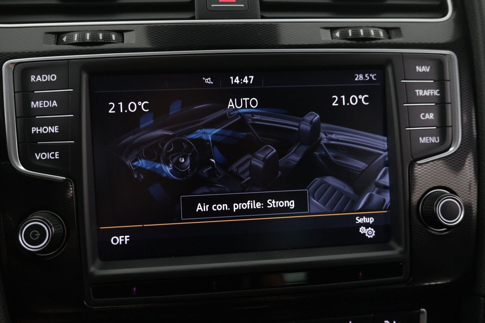 Volkswagen Golf 2015 GTE Plug-In Hybrid 150 kW (204 hv) DSG-automaatti - Adapt. Vak. / Kaistavahti / P. Tutkat / Discover Pro / Esilämmitys!