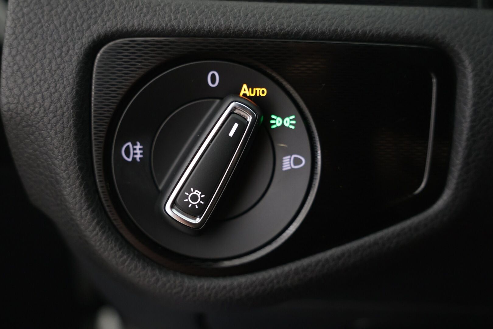Volkswagen Golf 2015 GTE Plug-In Hybrid 150 kW (204 hv) DSG-automaatti - Adapt. Vak. / Kaistavahti / P. Tutkat / Discover Pro / Esilämmitys!