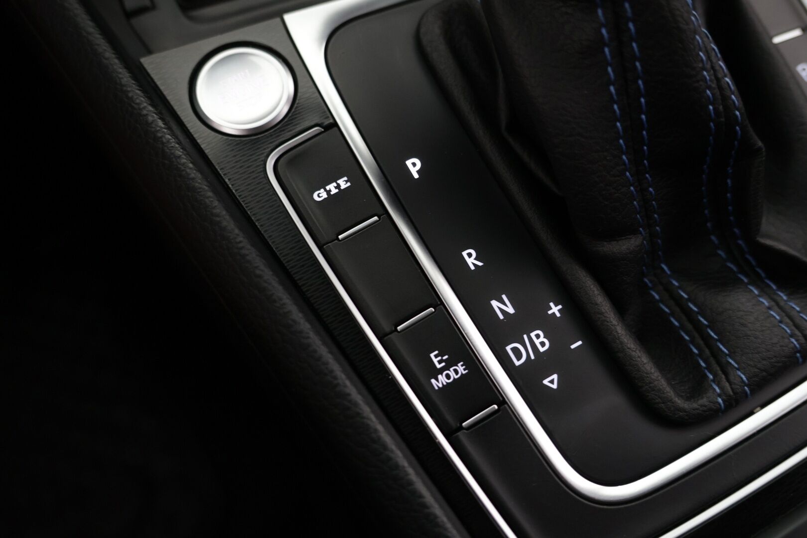 Volkswagen Golf 2015 GTE Plug-In Hybrid 150 kW (204 hv) DSG-automaatti - Adapt. Vak. / Kaistavahti / P. Tutkat / Discover Pro / Esilämmitys!